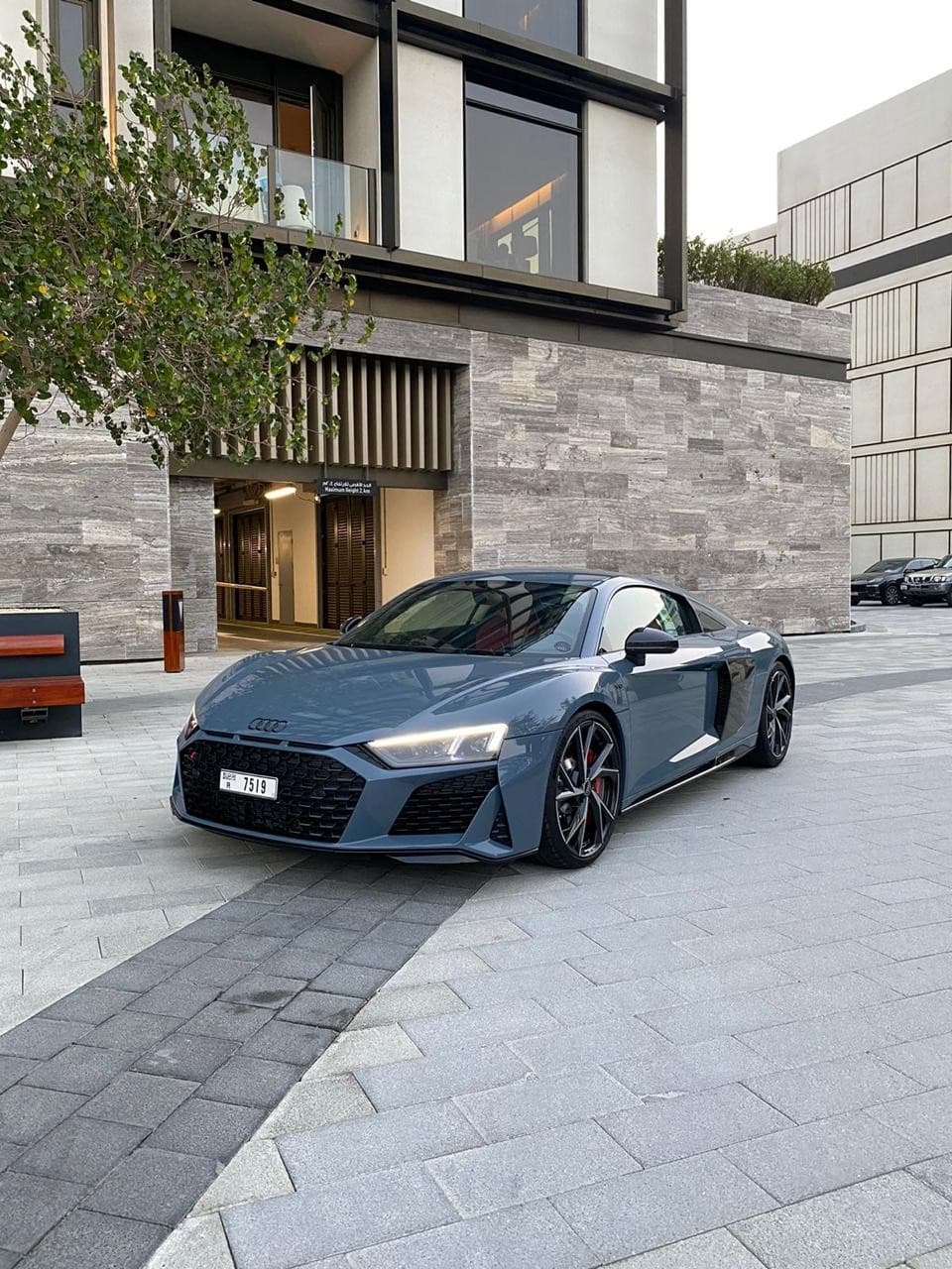 AUDI R8 V10 Coupe - Image 4