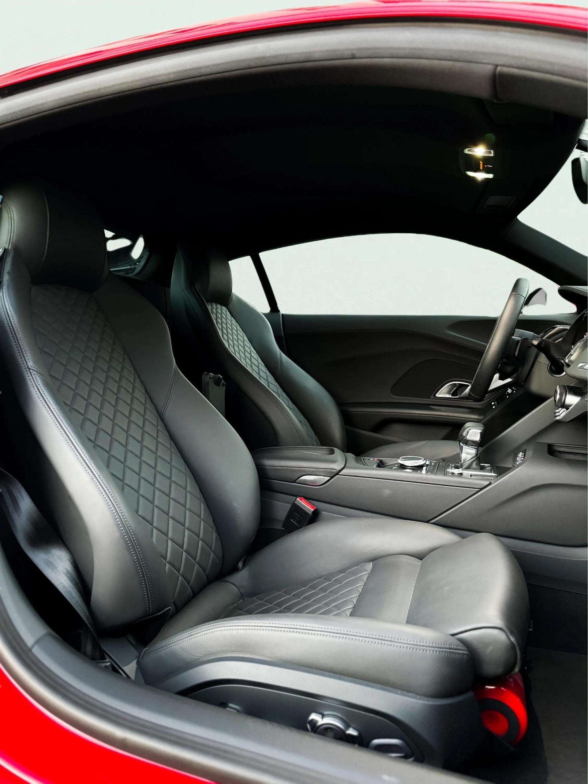 AUDI R8 V10 Coupe - Image 8