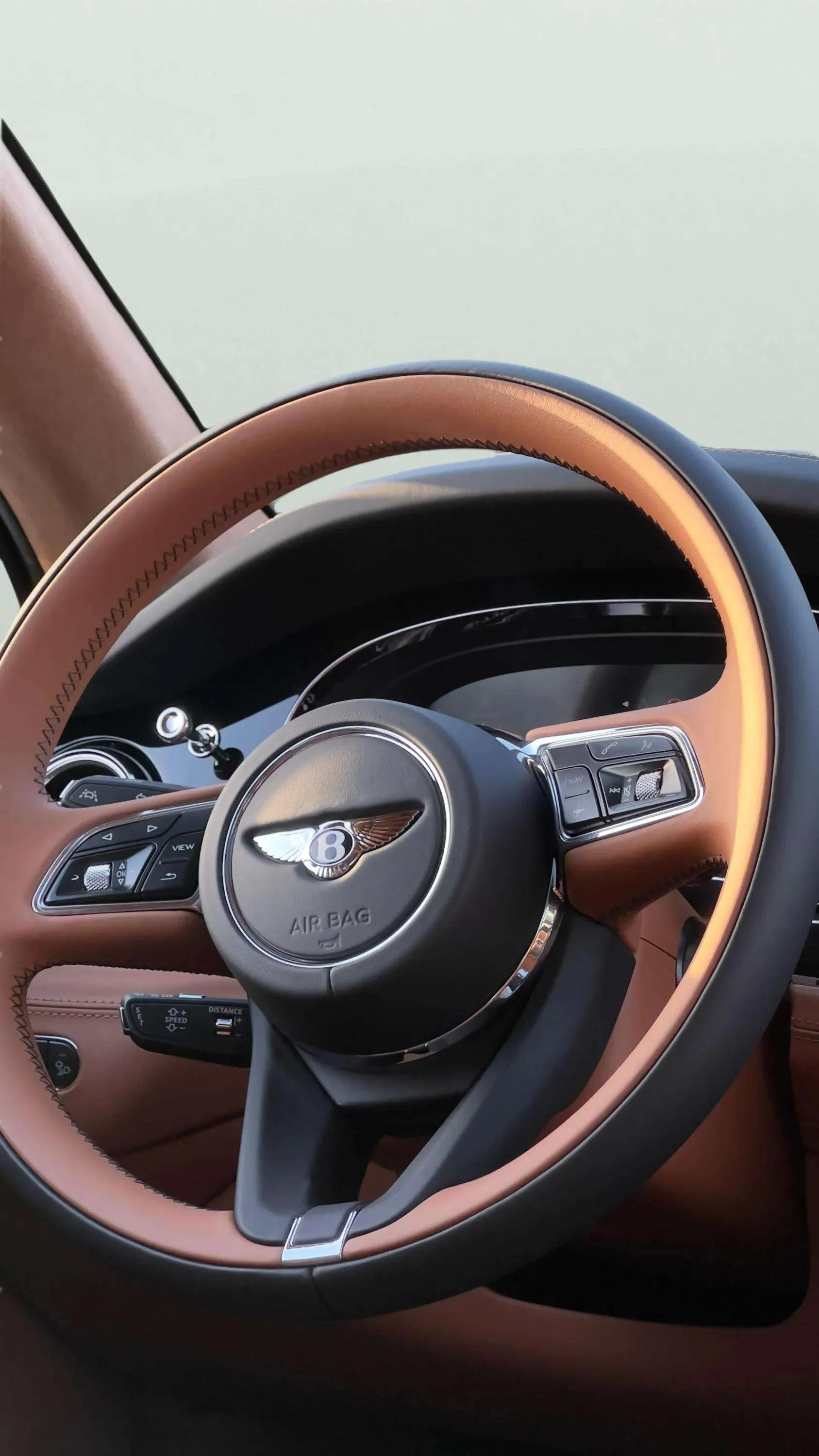 BENTLEY Bentayga - Image 10