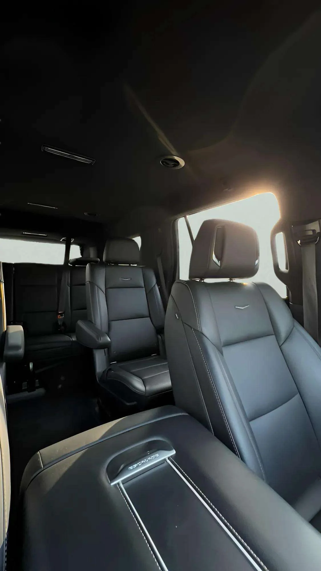 CADILLAC Escalade - Image 10