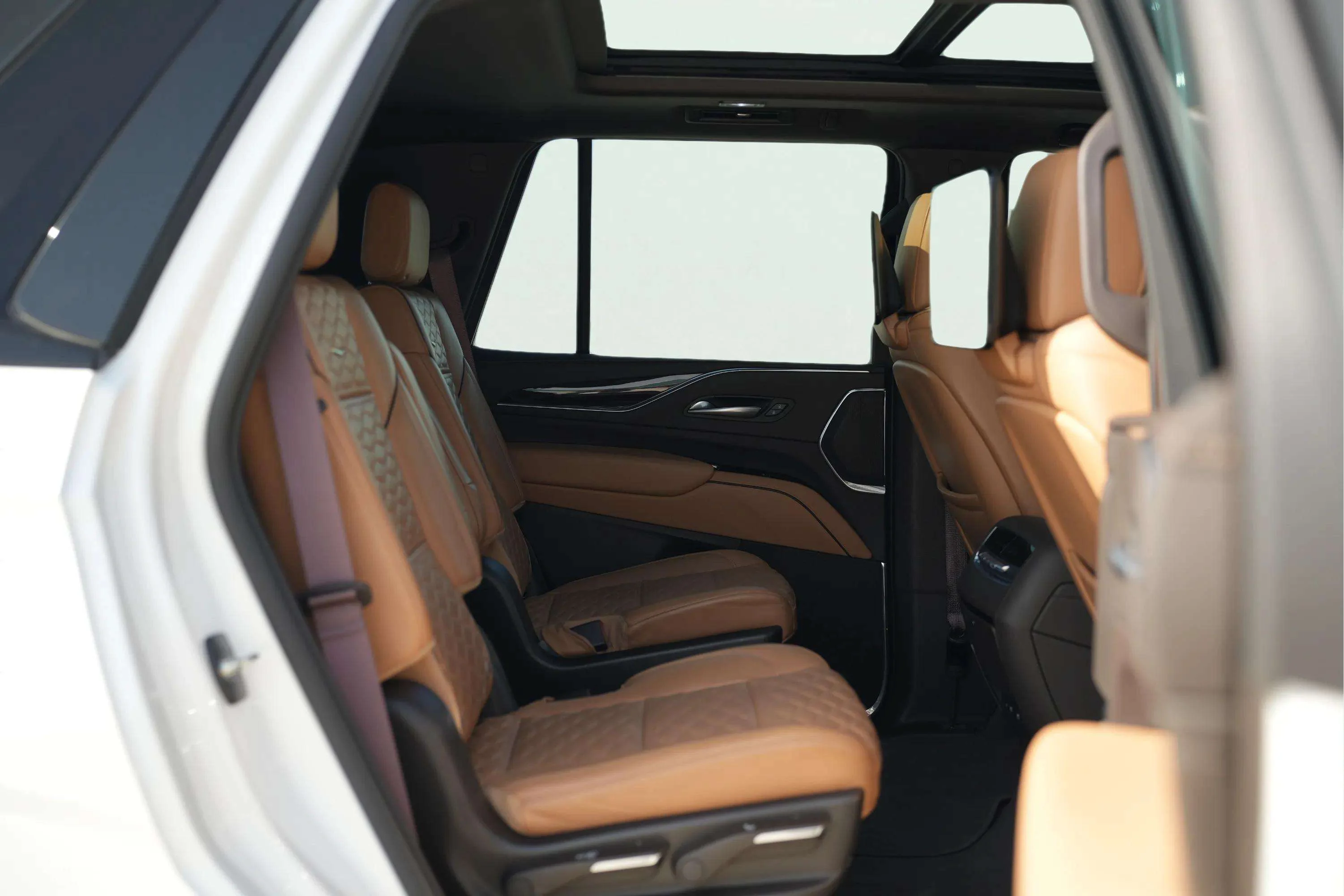 CADILLAC Escalade - Image 7