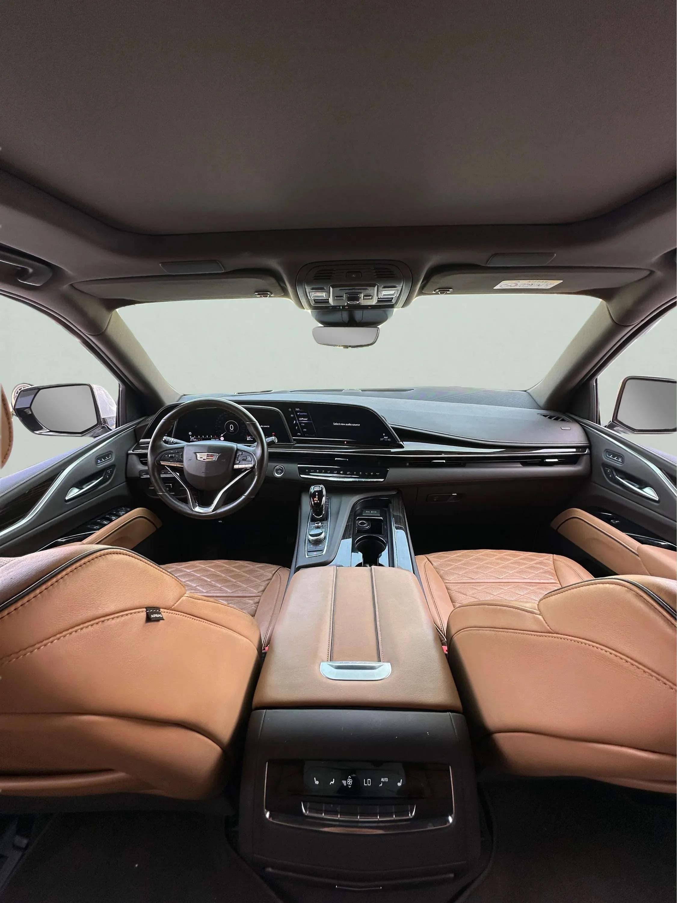 CADILLAC Escalade - Image 4