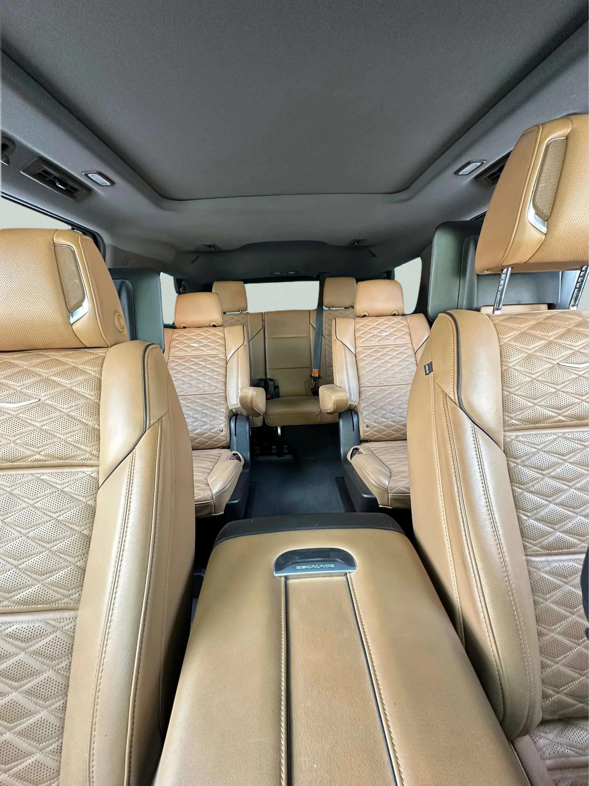 CADILLAC Escalade - Image 6