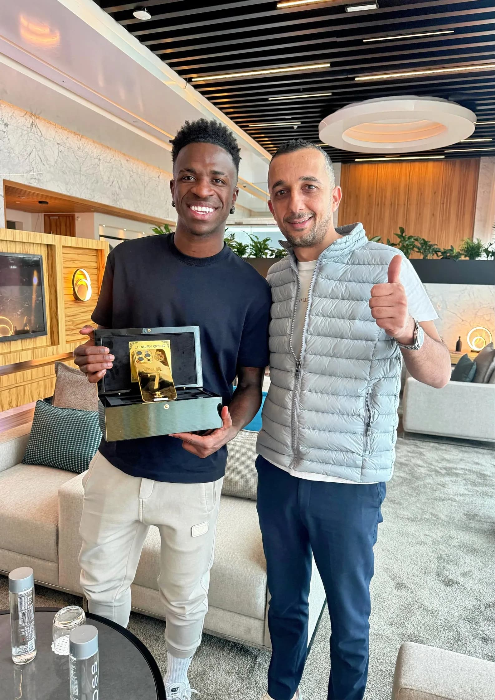 विनिसियस जोस पैक्साओ डी ओलिवेरा जूनियर - Image 1