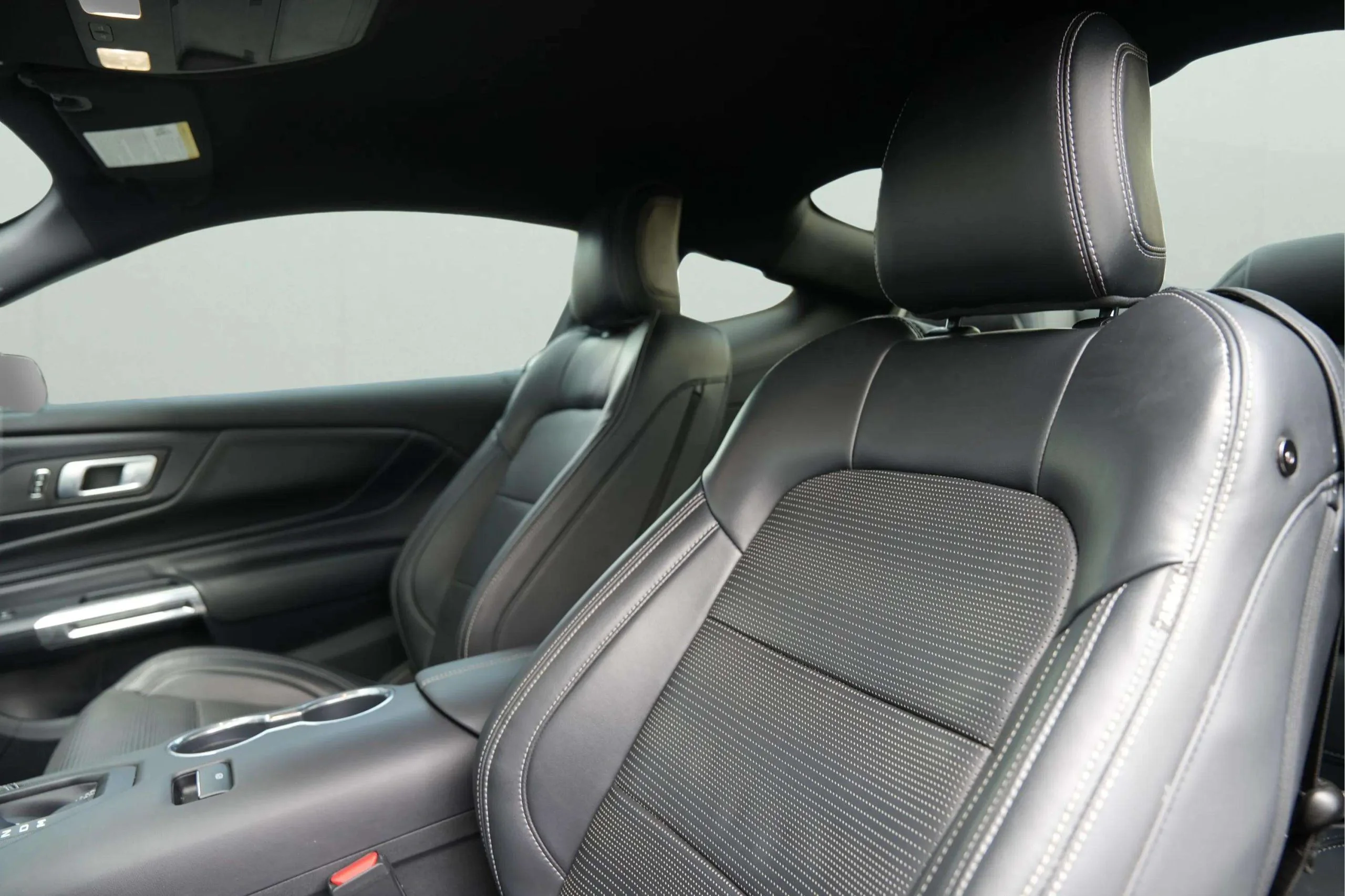 FORD Mustang - Image 6