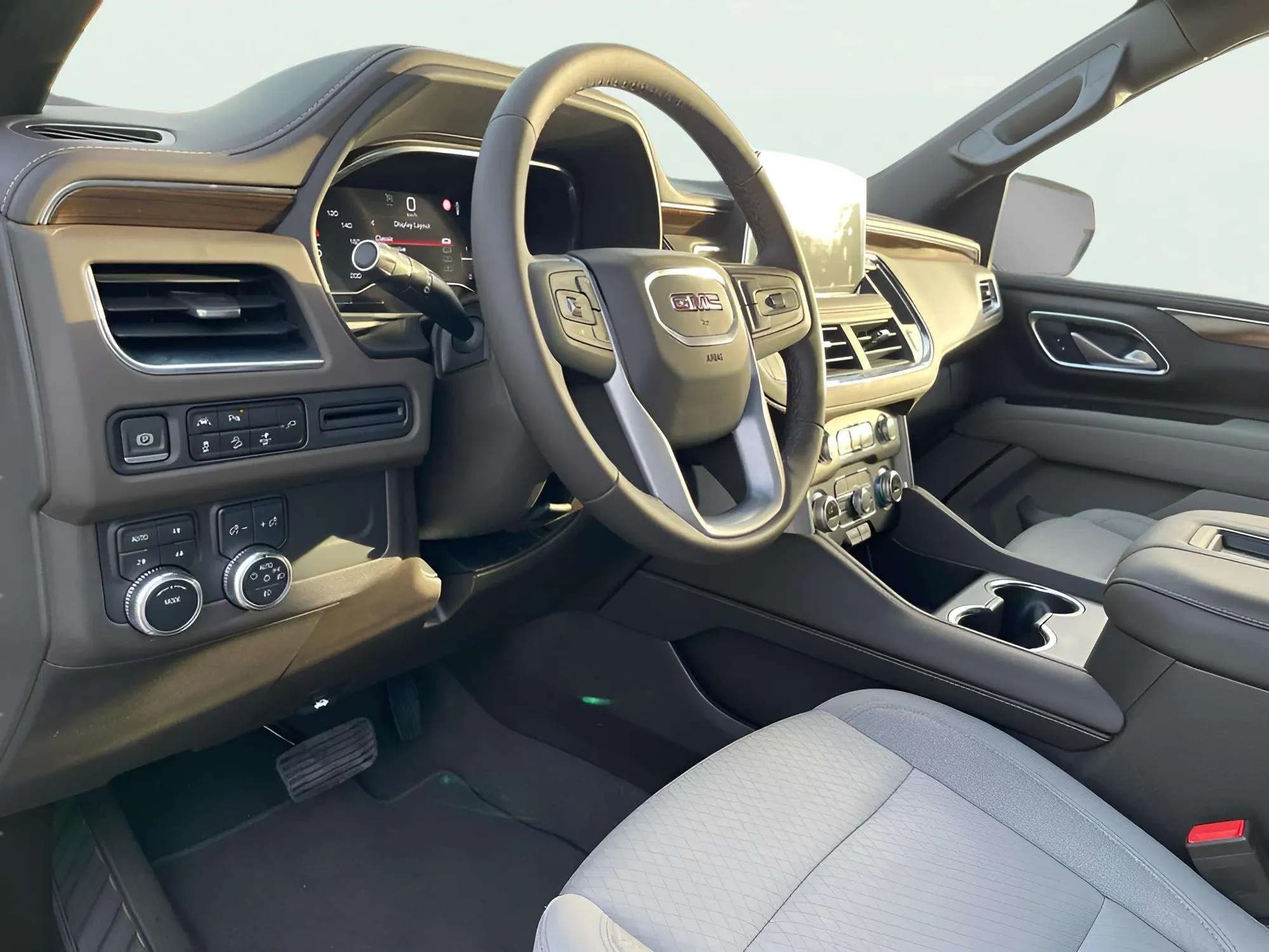 जीएमसी युकॉन - Image 4