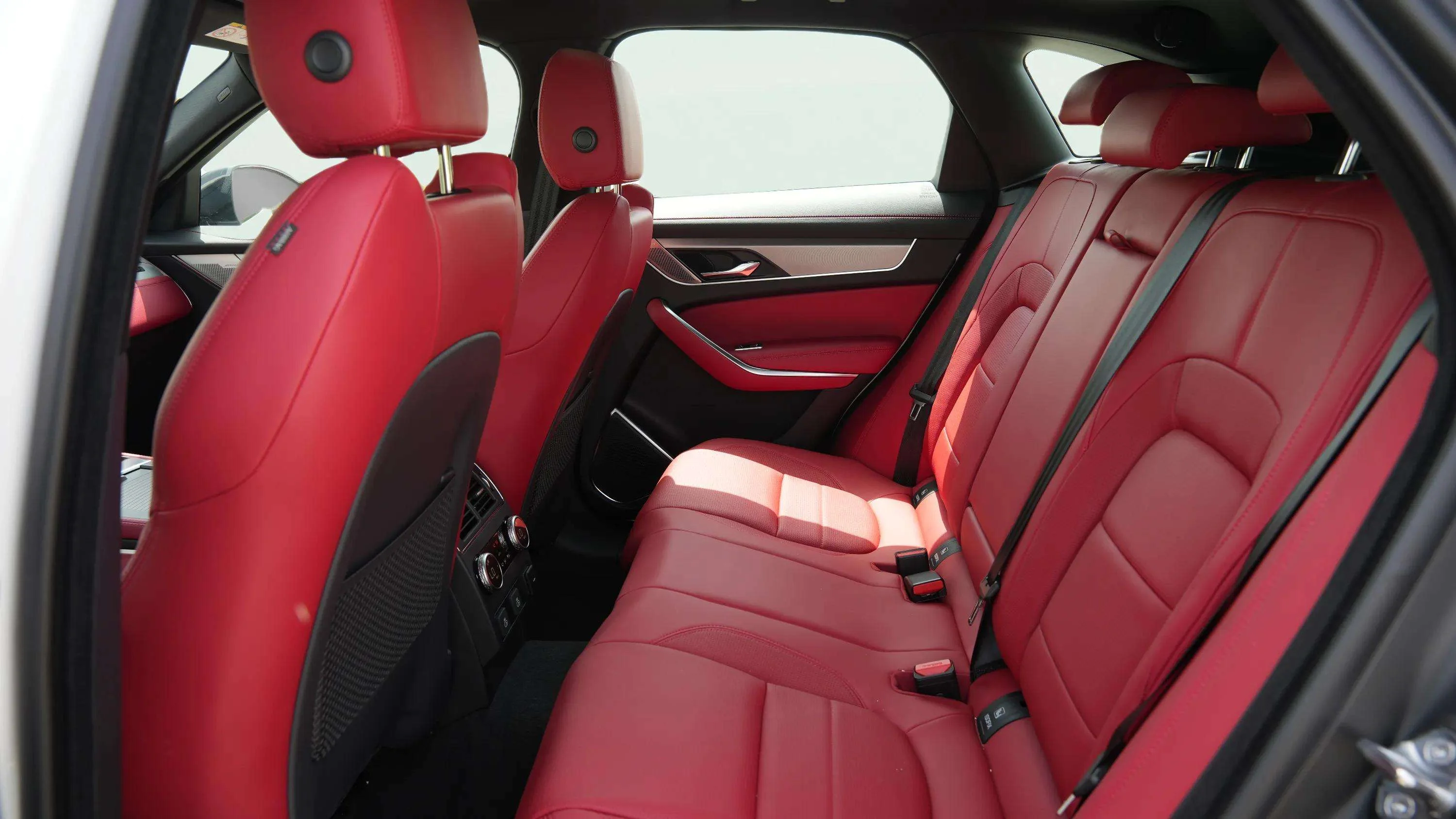 JAGUAR F-PACE - Image 9