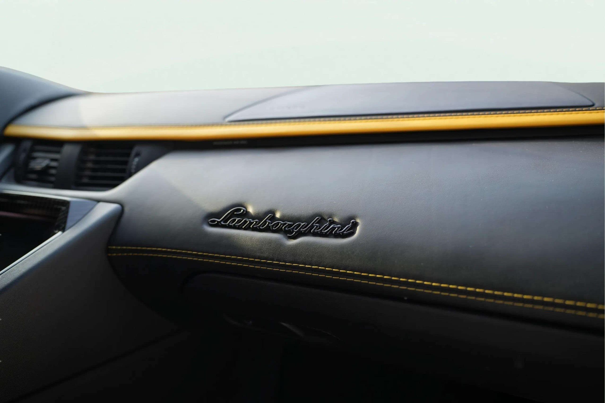 LAMBORGHINI Aventador S - Image 4