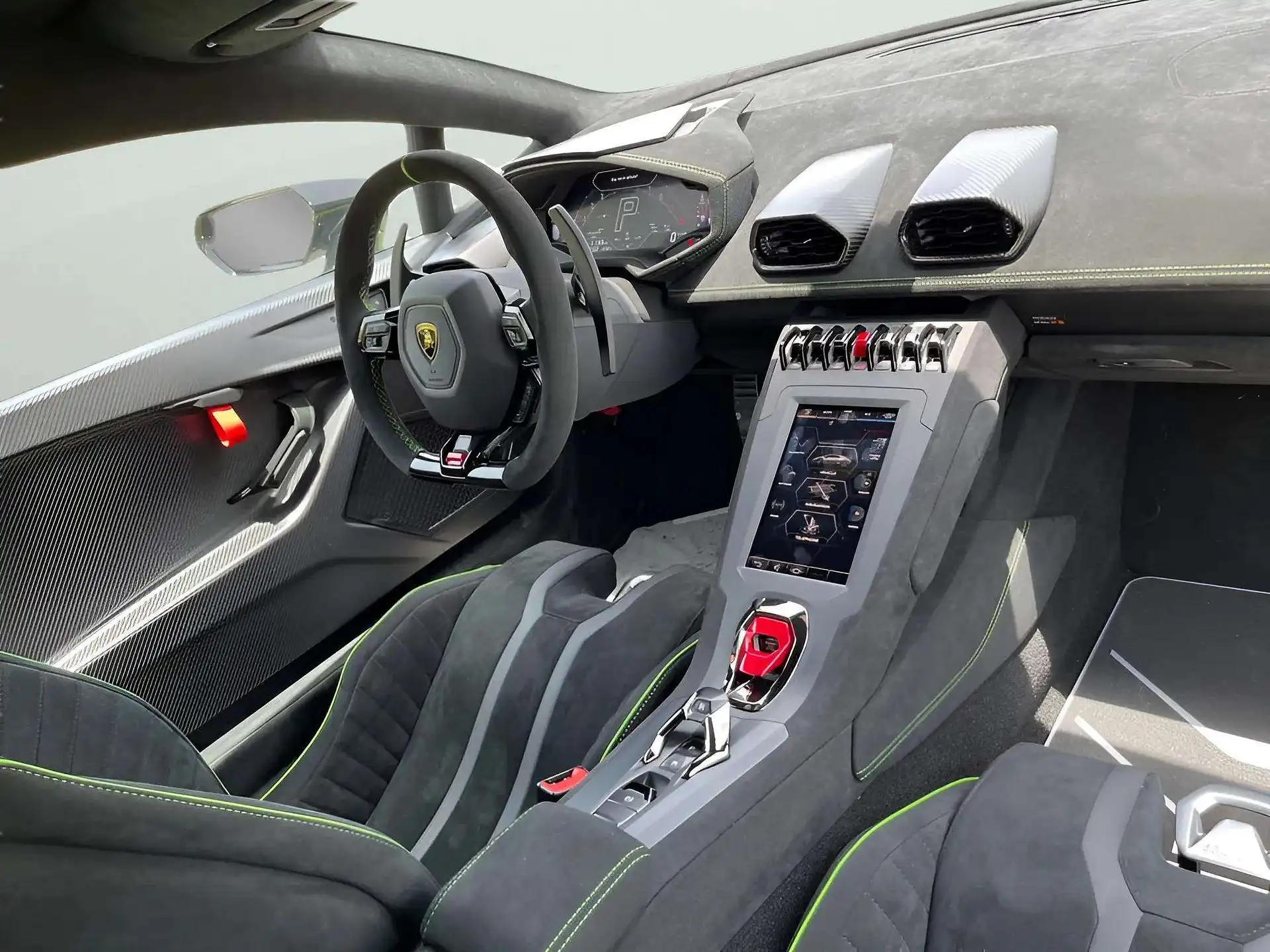 למבורגיני הורקן STO - Image 3