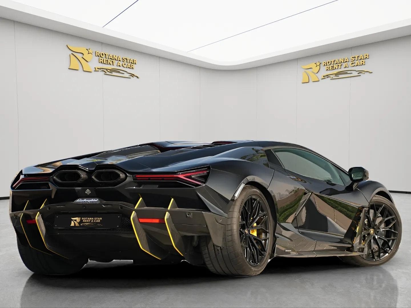 LAMBORGHINI Revuelto - Image 4