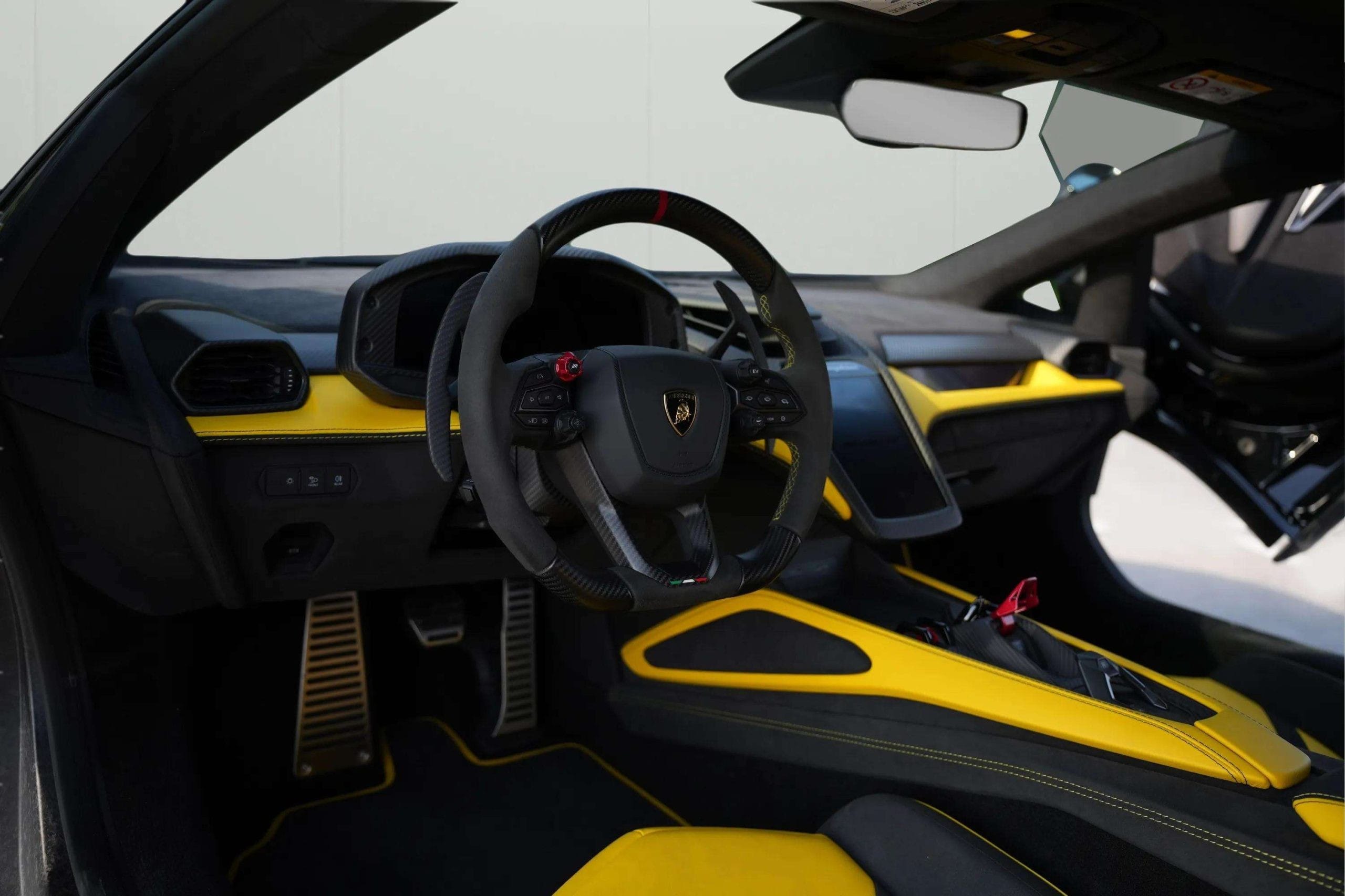 LAMBORGHINI Revuelto - Image 6