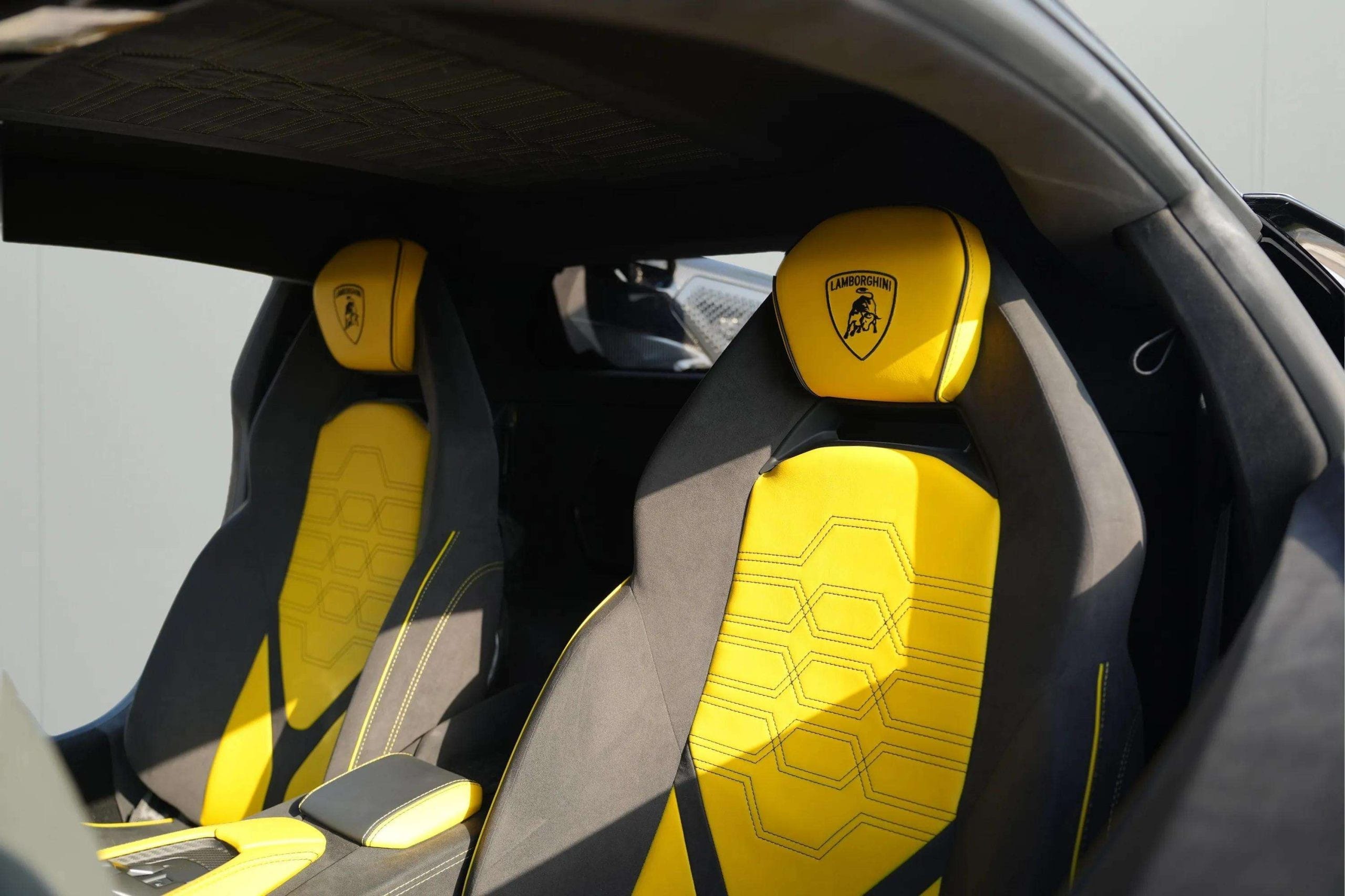 LAMBORGHINI Revuelto - Image 7
