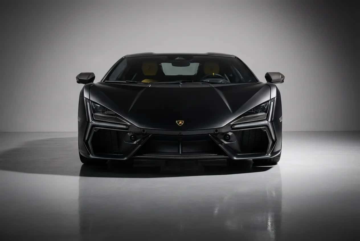 LAMBORGHINI Revuelto - Image 1