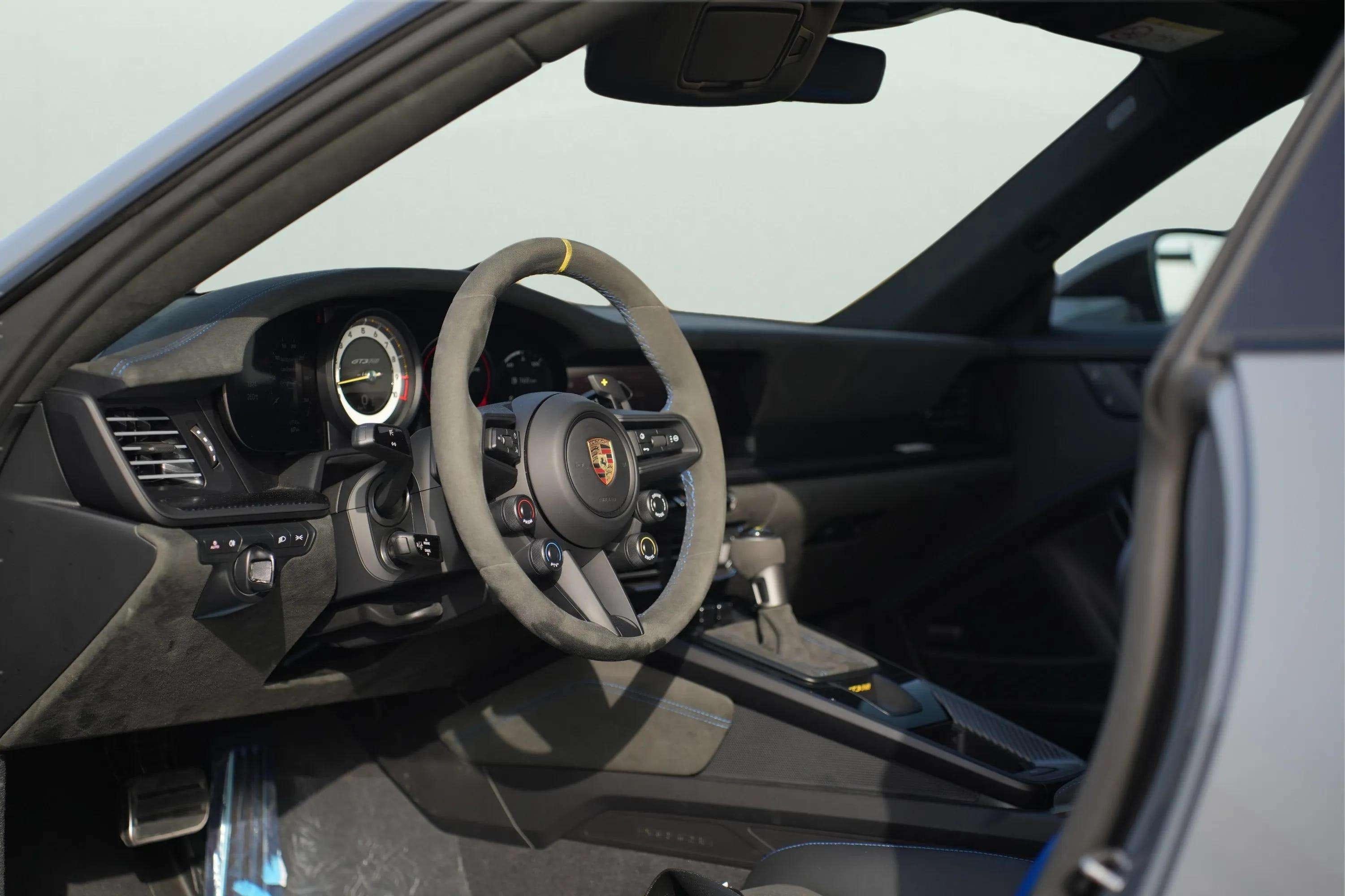 LAMBORGHINI Urus - Image 8