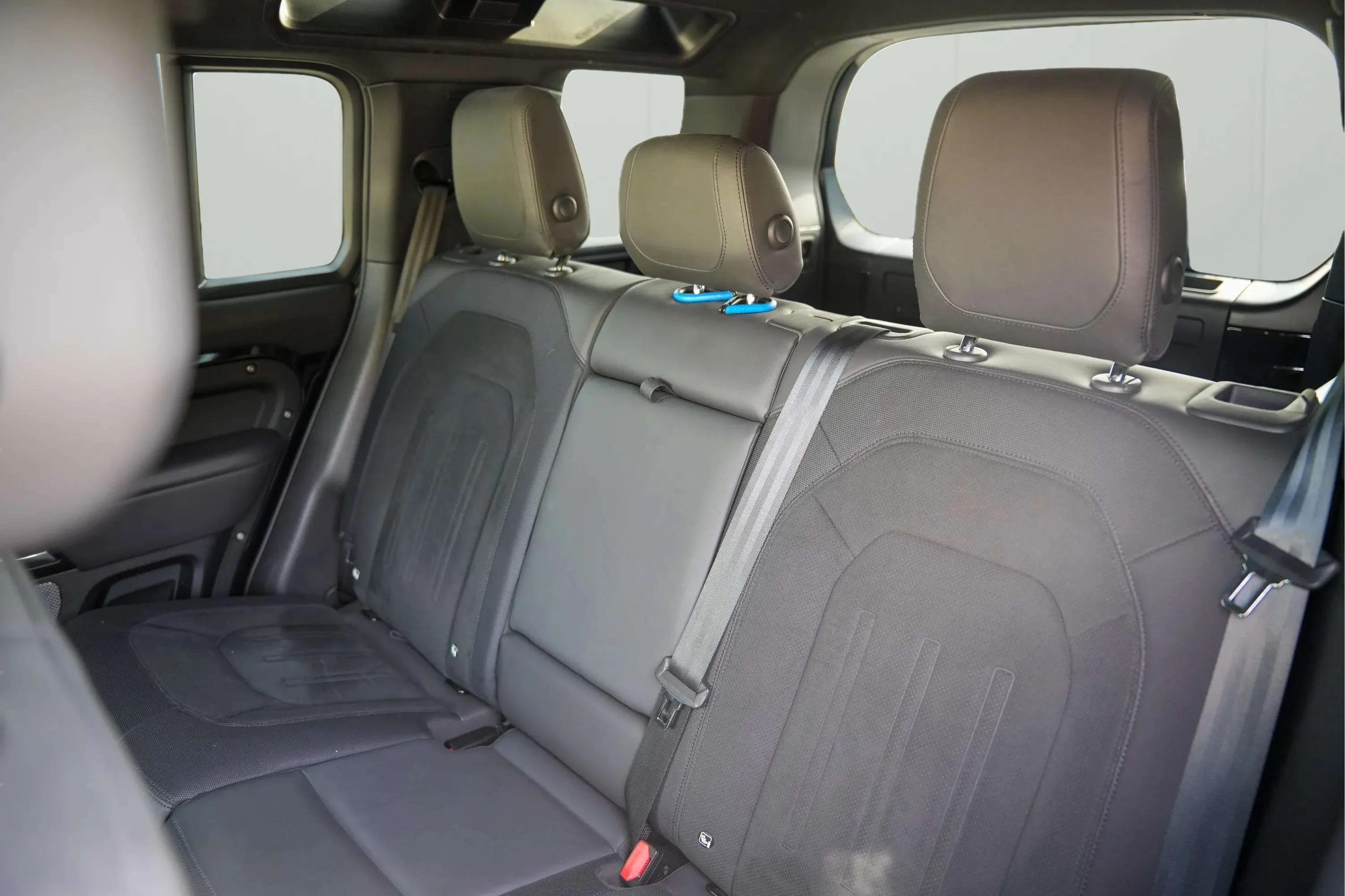 Land Rover Defender V8 - Image 5