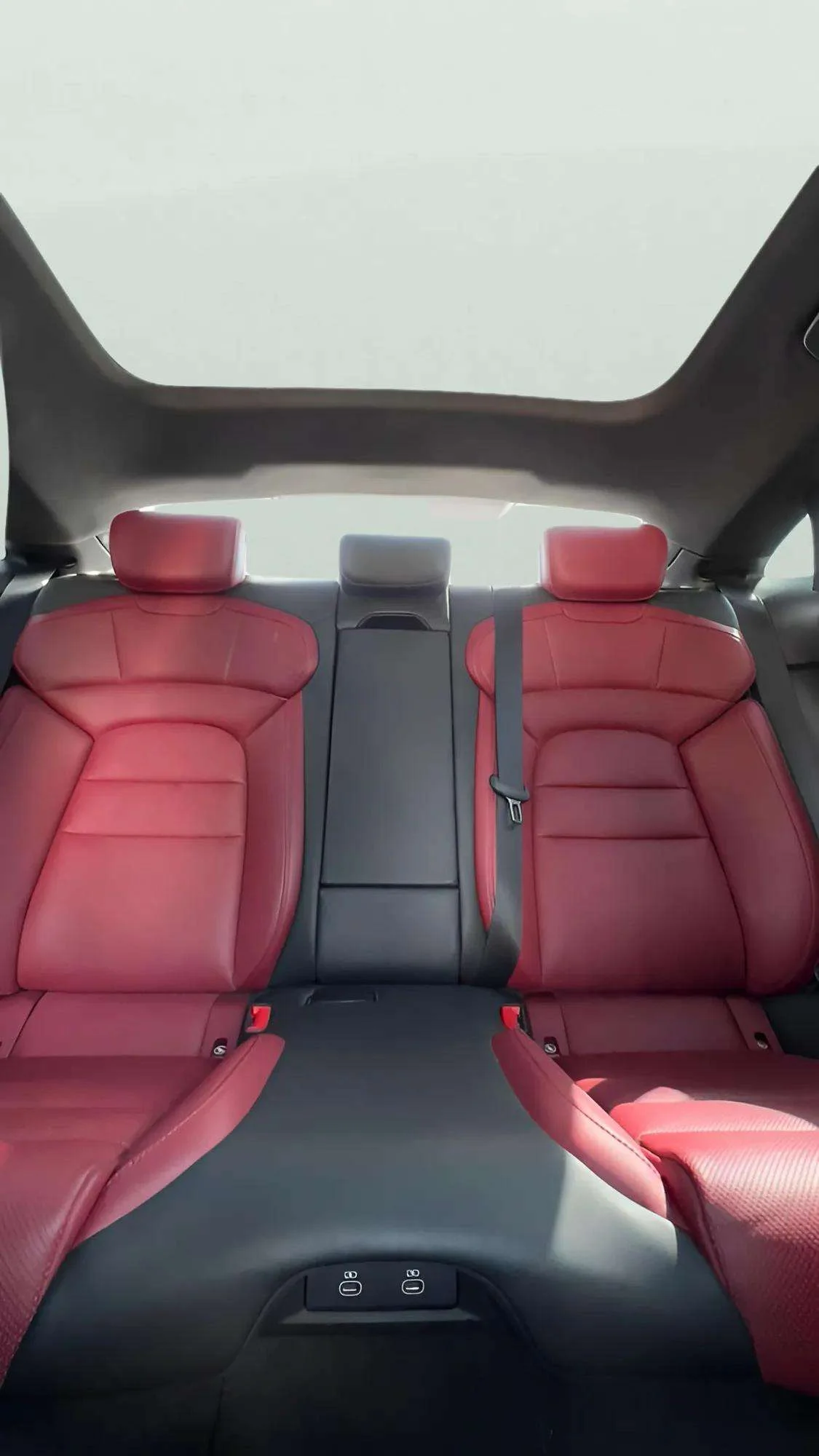 PORSCHE Taycan 4S - Image 9