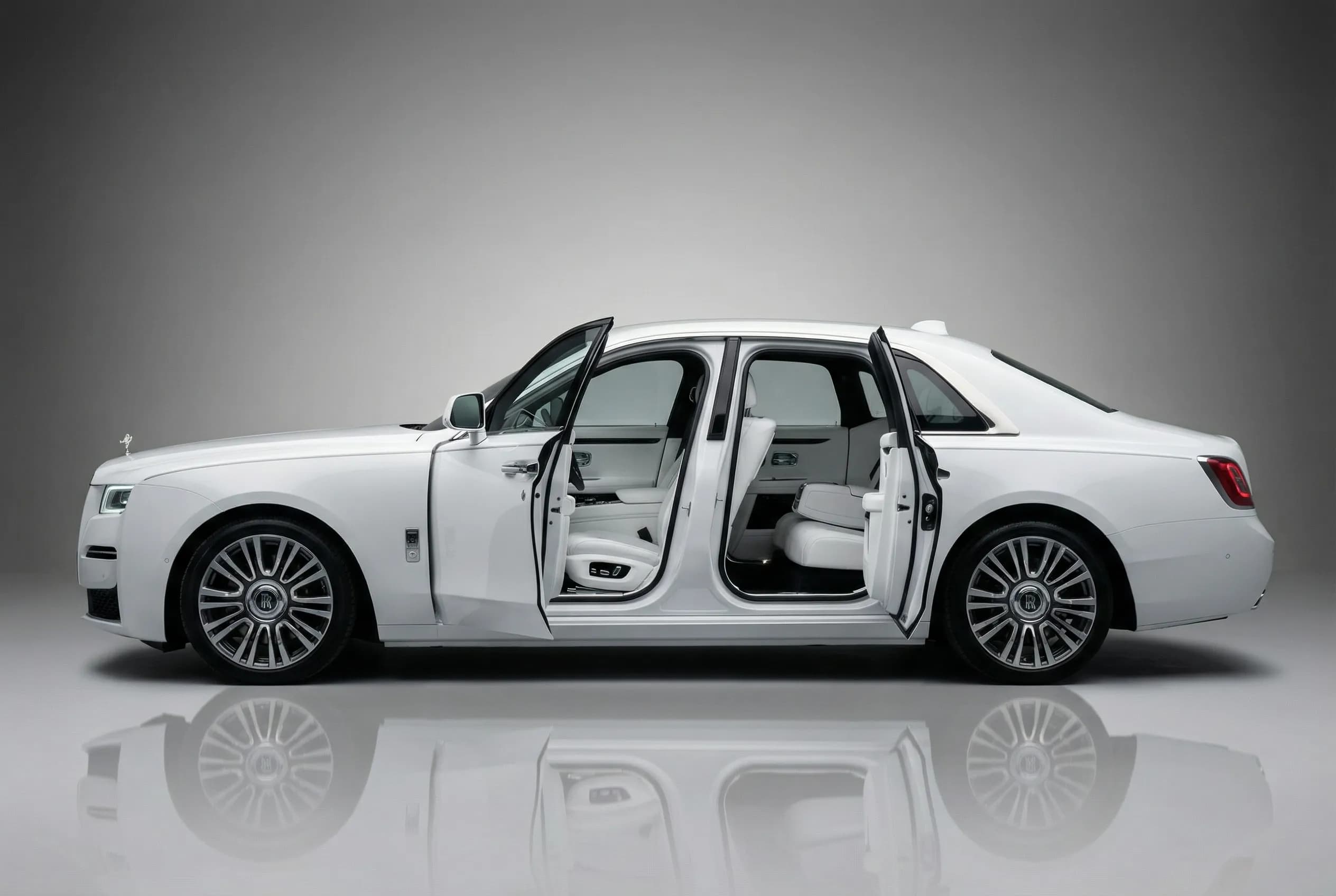 ROLLSROYCE Ghost - Image 2
