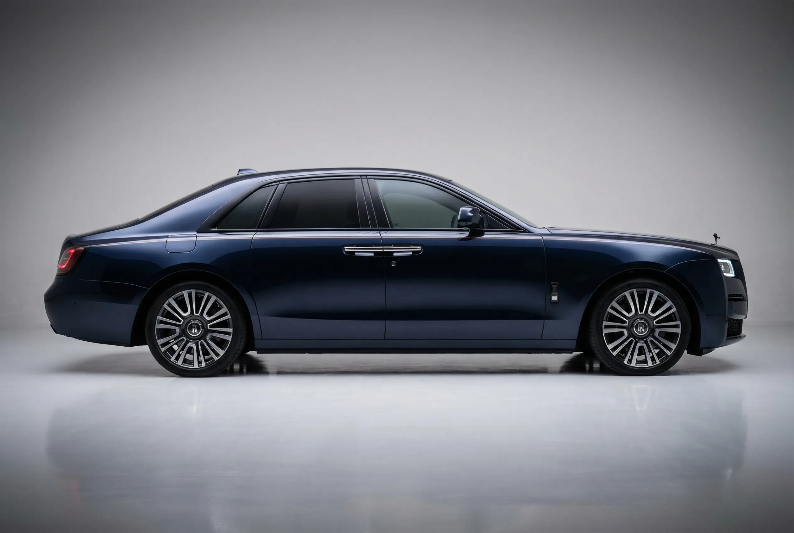 ROLLSROYCE Ghost - Image 3